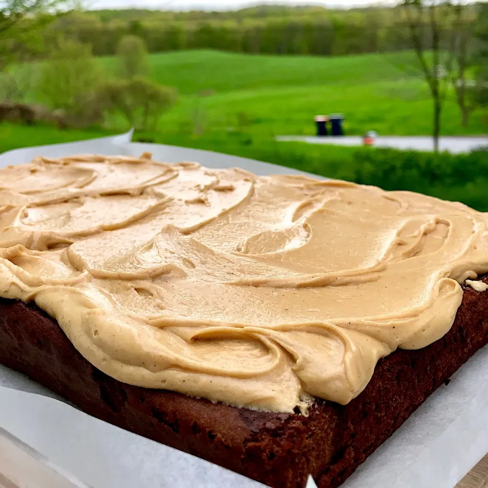 Devil’s food cake with peanut butter frosting.|Dean M Rogersさん