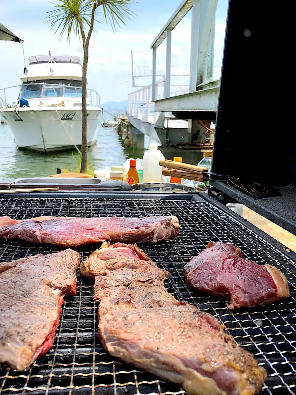 湖岸でBBQ|Shinsaku Osawaさん