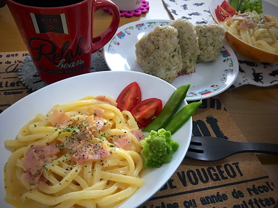 今日の男飯絆(･w･)ズボラカルボナーラうどん&悪魔のおにぎり...♪*ﾟ|ひーちゃんさん