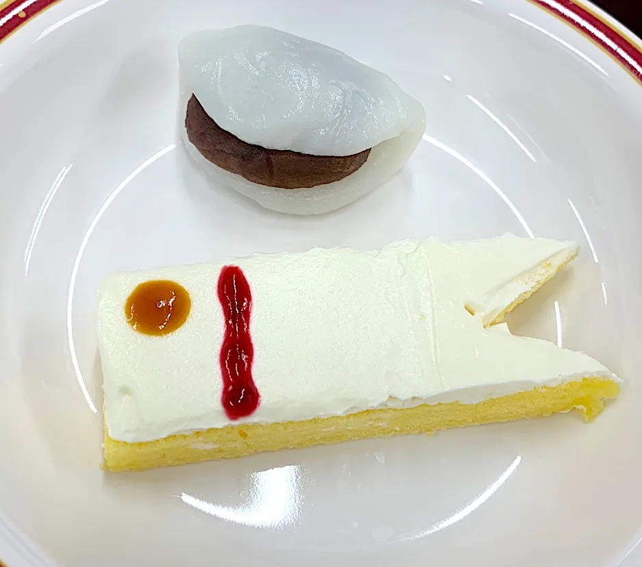 プチ柏餅と鯉のぼりケーキ🎏|ひかりさん