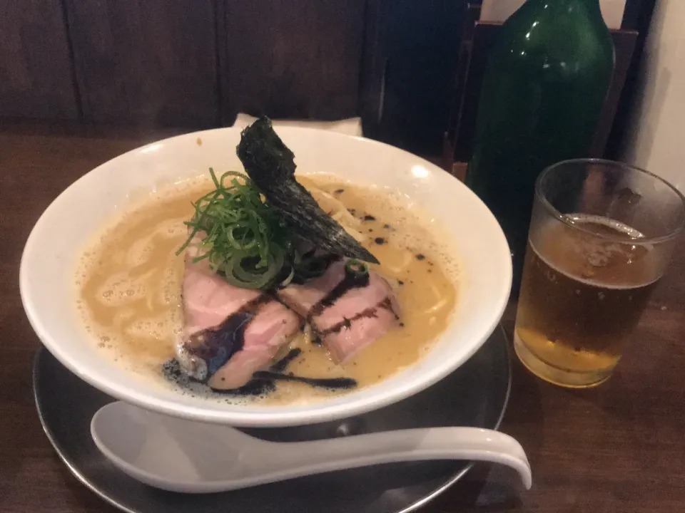 黒マー油鶏骨ラーメン（大盛り）🍥|まさとさん