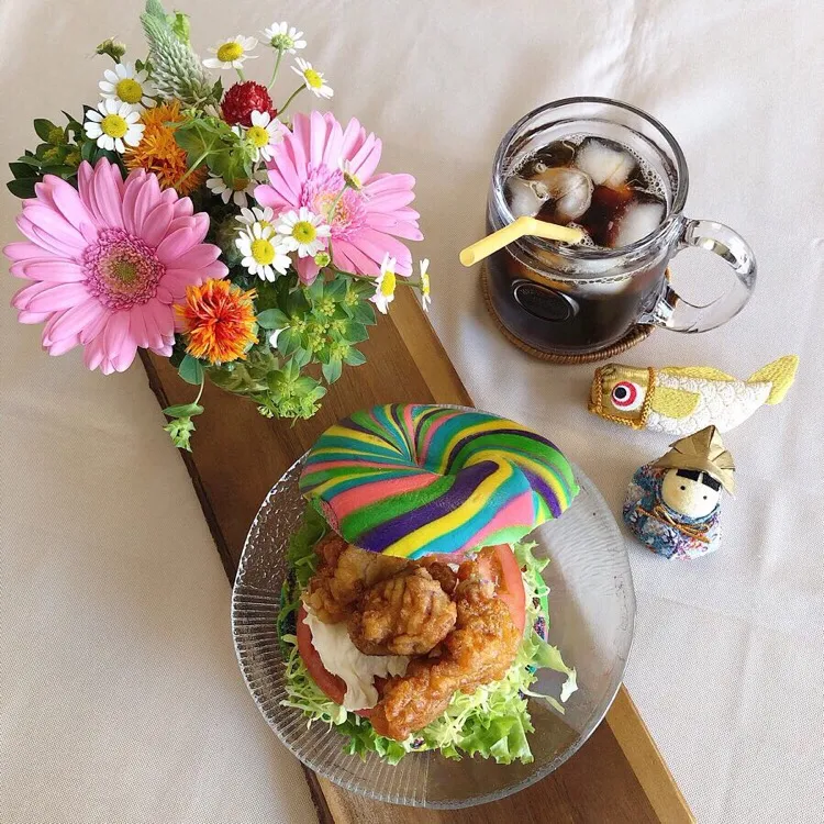 Snapdishの料理写真:‪5/5🎏柔らかな若鶏の唐揚げ&クリームチーズレインボーベーグル🌈サンド❤︎‬
‪念願のニューニューヨーククラブさんのレインボーベーグル🌈が届きました！☺️✨思ったよりも早く届き嬉しい💕‬
‪|Makinsさん