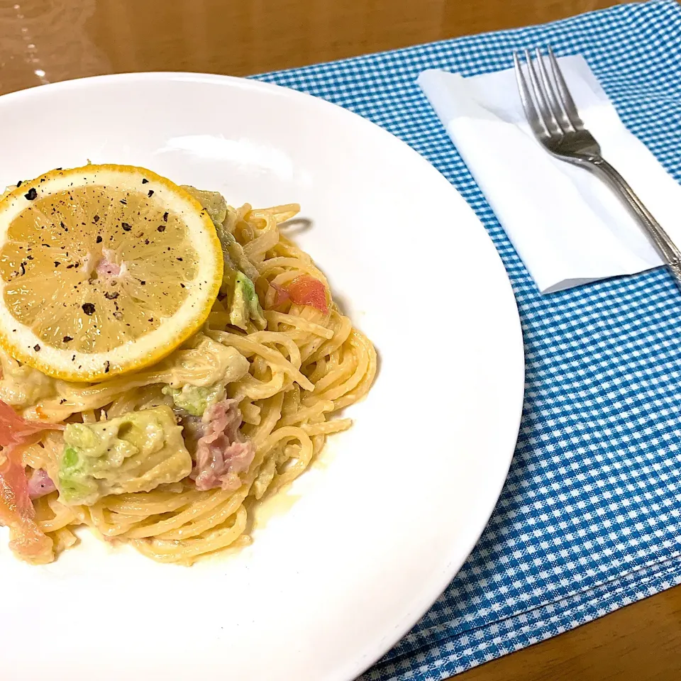 アボカドと生ハムのレモンクリームパスタ|はるさん