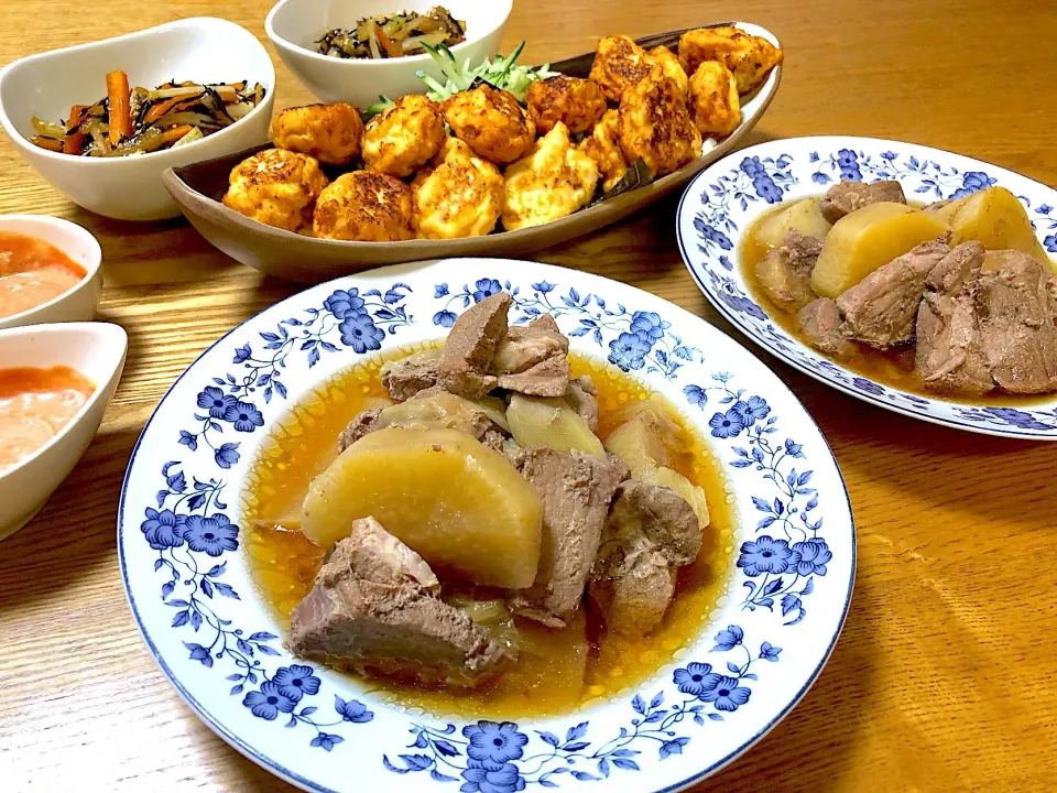 🥗豚肩ロースと大根の煮物 🥗綿豆腐と鶏ミンチのナゲット 🥗皮きんぴら。|くわまんまさん