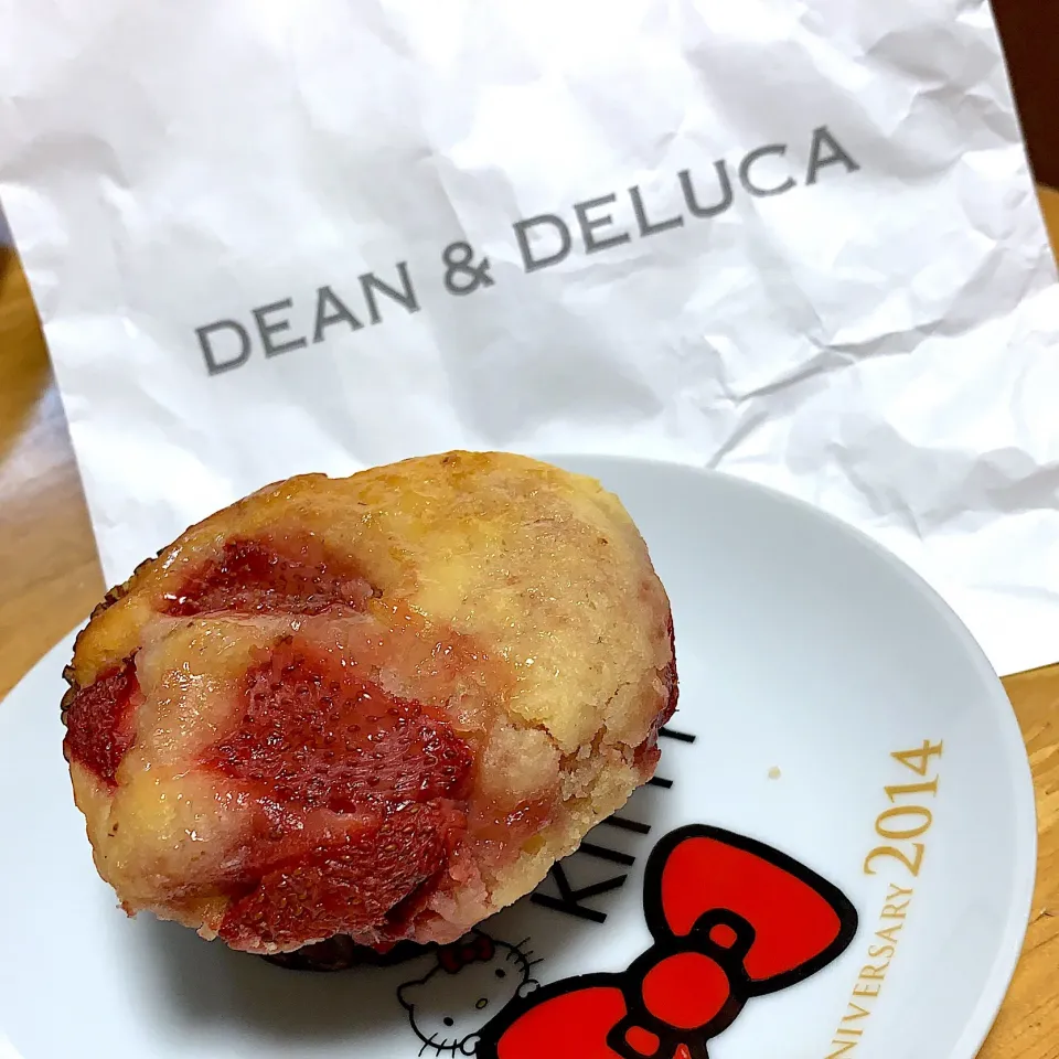 Snapdishの料理写真:DEEN & DELUCA
ストロベリーチーズケーキマフィン|Yumminさん