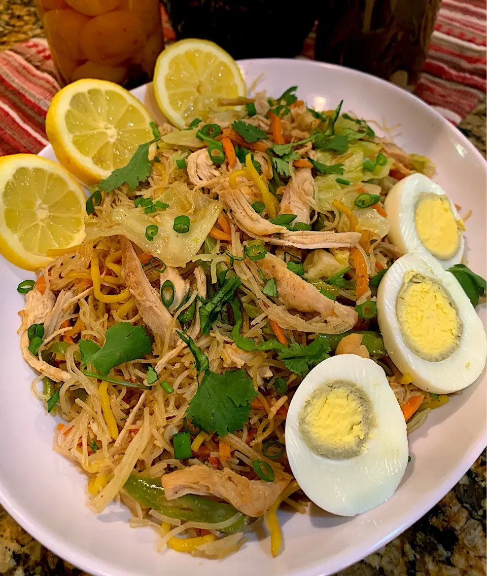 Filipino Dish Stir-Fried “Pancit” noodles 🍝|Alma's Home Kitchenさん