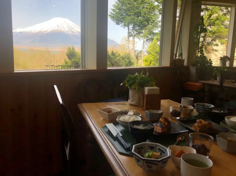 Snapdishの料理写真:富士山を見ながらの朝食 ＠オーベルジュ秋桜 2019.5.5|junkoさん