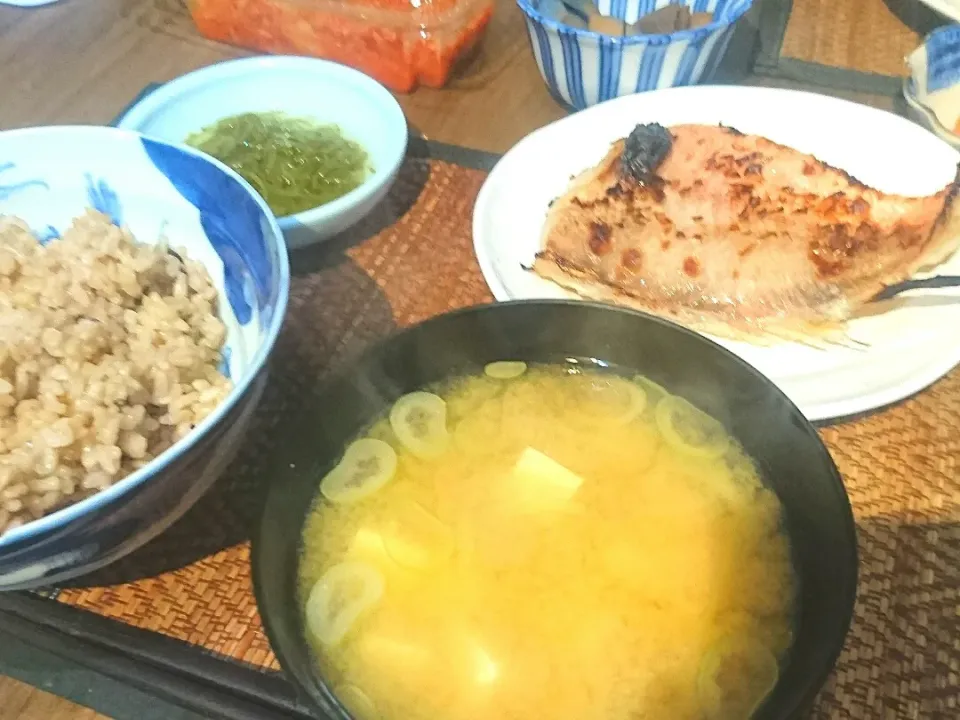 赤魚の粕漬け&めかぶ&豆腐の味噌汁|まぐろさん