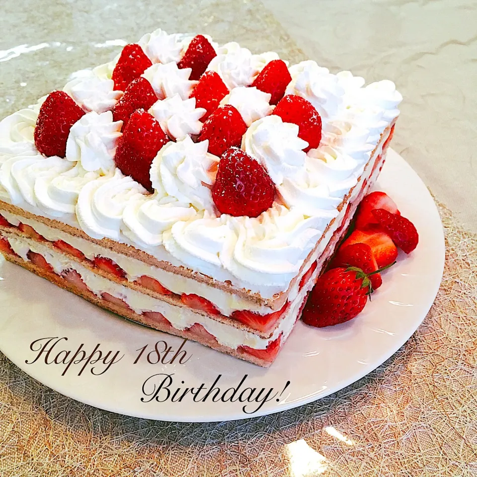 Snapdishの料理写真:🍓苺のスクエアケーキ🍓
〜長女18歳お誕生日〜🥂|♡ciao♡さん