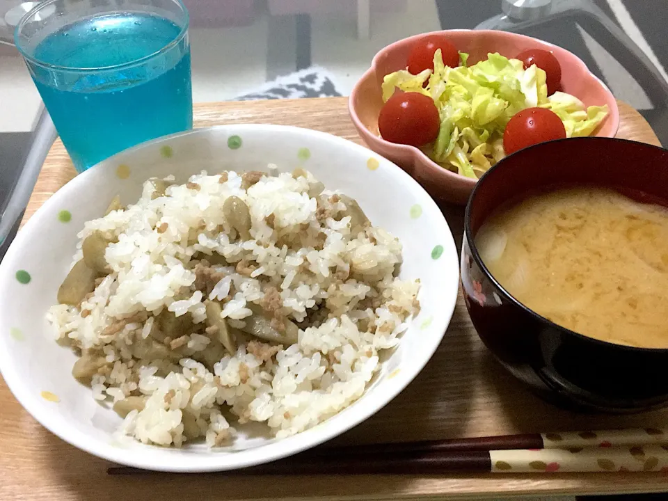 ごぼうとひき肉の混ぜご飯|よぉ〜さん