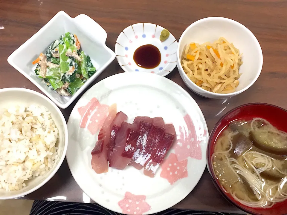 Snapdishの料理写真:ふくらぎのお刺身 なすの煮麺 切干し大根の煮物 小松菜の白和え|おさむん17さん