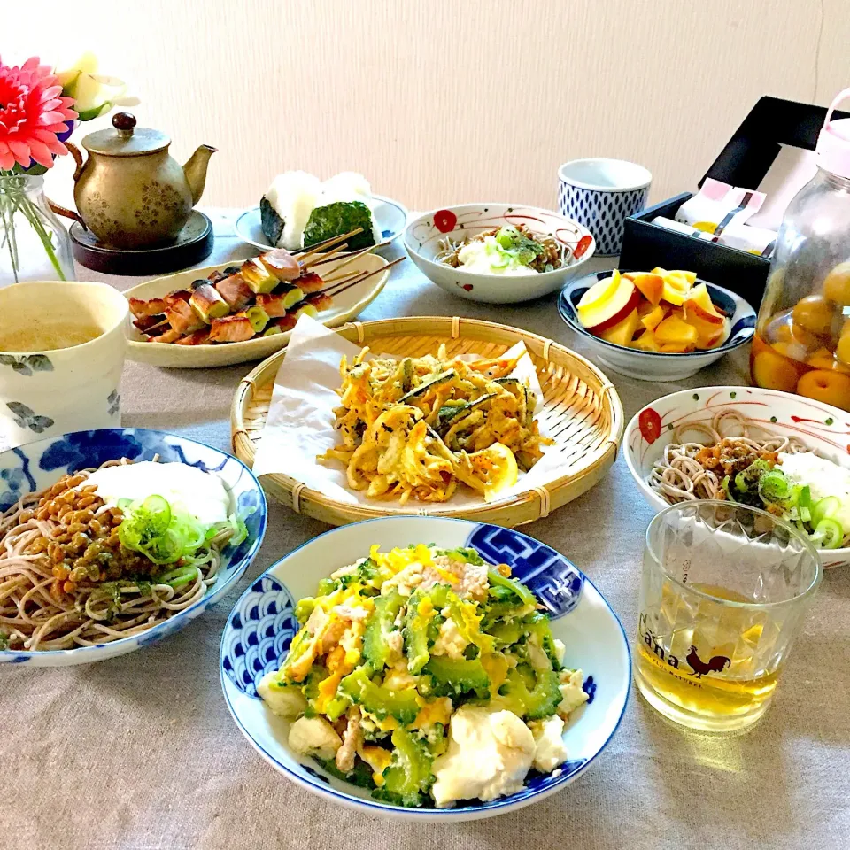 Snapdishの料理写真:ゴーヤチャンプル、納豆とろろ蕎麦、ねぎま串、薩摩芋と林檎と檸檬の甘煮、鮭のおにぎり|ゆかりさん