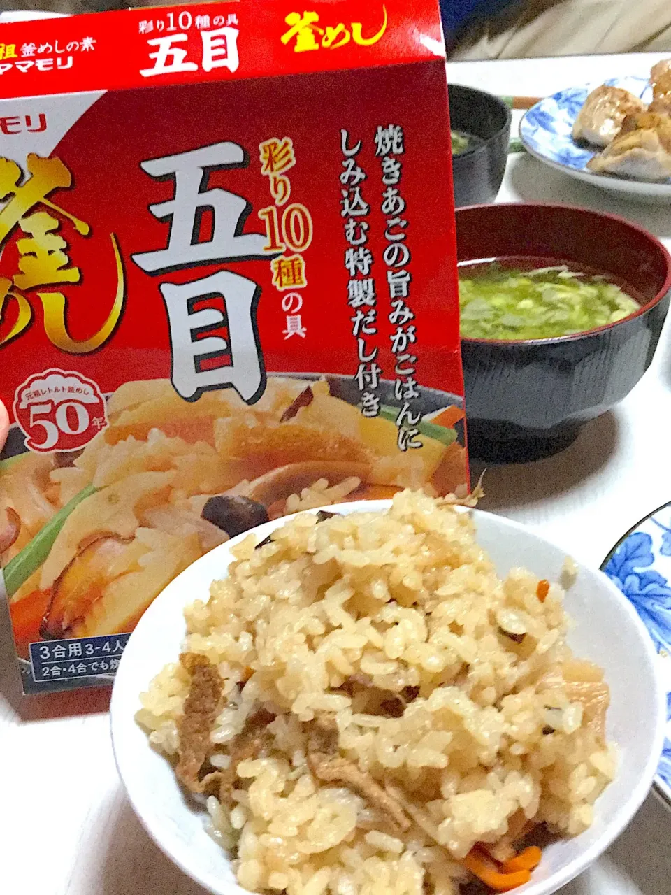 Snapdishの料理写真:五目ご飯、アオサのりスープ、サラダ、ガーリックチキン、たけのこの土佐煮|Ayaさん