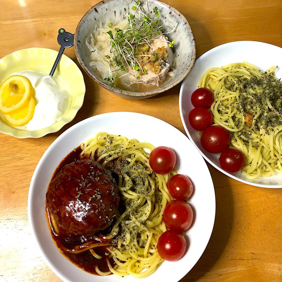 Snapdishの料理写真:エビバジルソースパスタ🌿
チーズINハンバーーーーーグは坊用🎏|Makokoさん