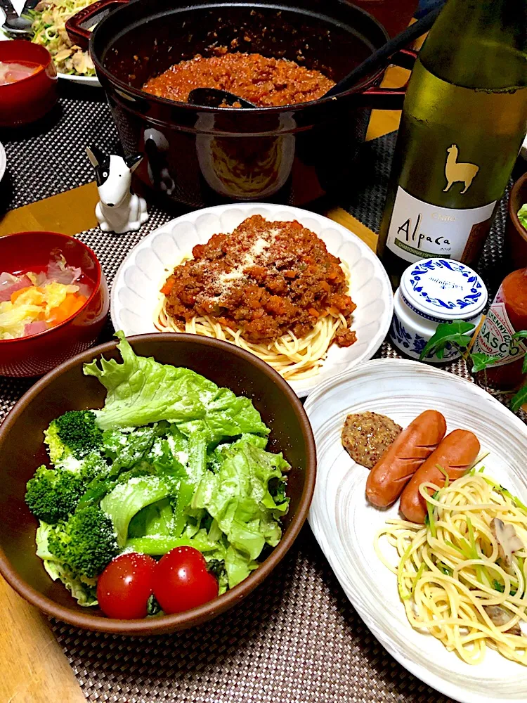 Snapdishの料理写真:ミートスパゲティ   あさりと豆苗のスパゲティ|くっきいママさん