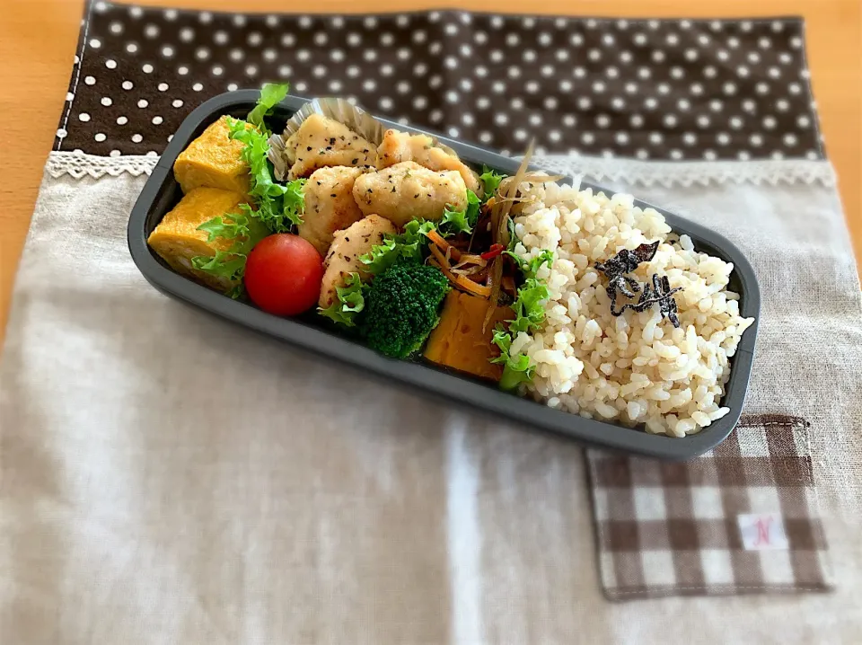 チキン香草焼き🐓
卵焼き🍳
かぼちゃの煮物🎃
きんぴら🥕
🥦🍅🍚|あやこさん