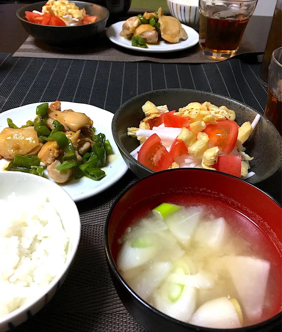 ・鶏肉とピーマンの中華炒め  
・大根とトマトのサラダ
・ネギと大根の味噌汁|ちぐあささん