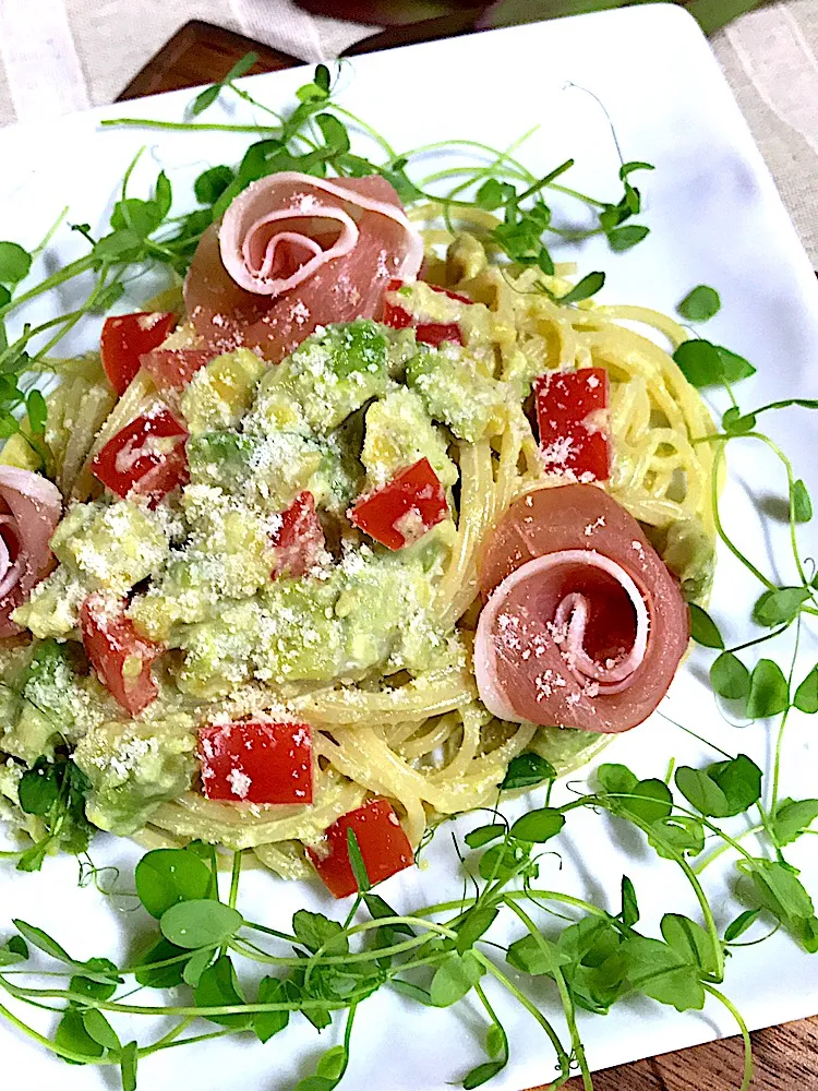 アボカドと生ハムの冷製クリームパスタ🥑|あまねこ🌿さん