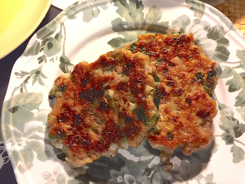 Pan-fried Beef Patties with Coriander 香煎香茜牛肉餅|uno hooさん