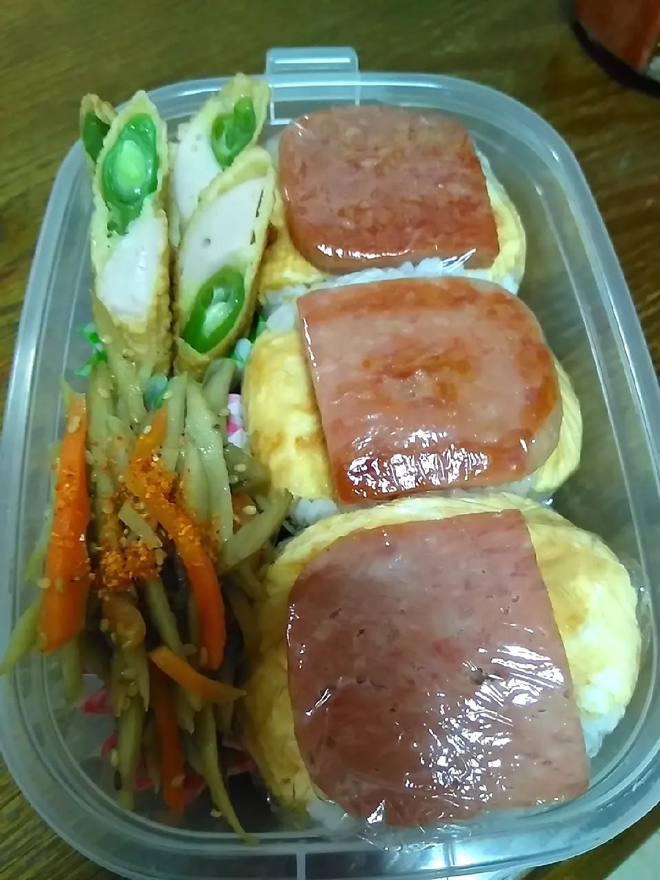 パパ弁当😀
ポークたまごおにぎり
きんぴらごぼう
インゲンの天ぷら|すず(*^^*)さん