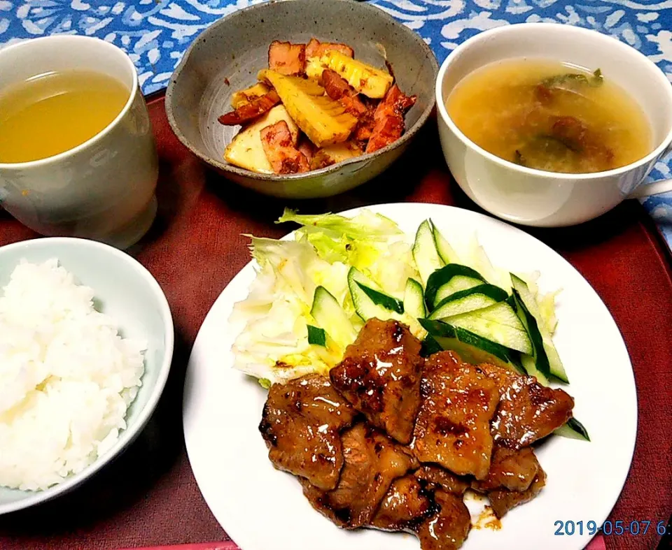 よねばーばの朝ごはん
牛肉プルコギ、レタス、きゅうり添え
海藻の味噌汁
たけのこのベーコン炒め
ご飯、生姜湯|yoneばーばさん