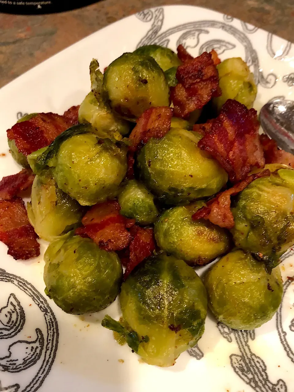 Easy bacon brussels sprouts|Marnelli Dela Cruz Hollandさん