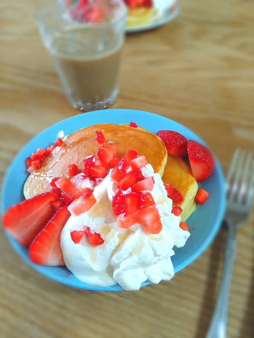 完熟いちごともりもりクリームのパンケーキ*2019.5.6|ゆきぼぅさん