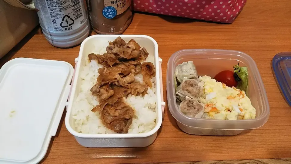 Snapdishの料理写真:🌸生姜焼き丼
🌸ポテトサラダ(手作り)
🌸ミニトマト
🌸シューマイ(手作りじゃないです笑)|早紀さん