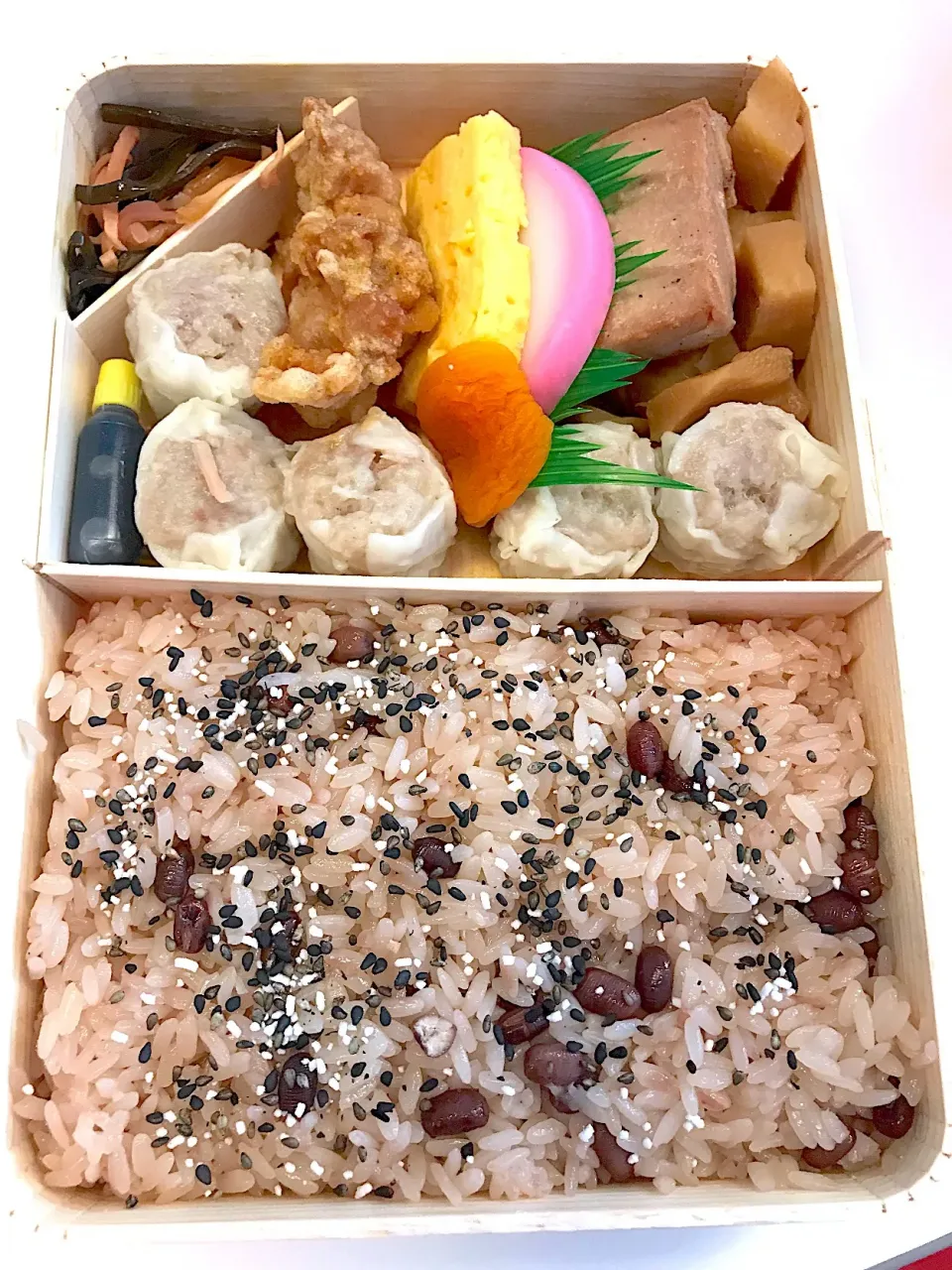 ㊗️祝令和元年、崎陽軒のお赤飯シウマイ弁当|🌺🌺Foodie🌺🌺さん