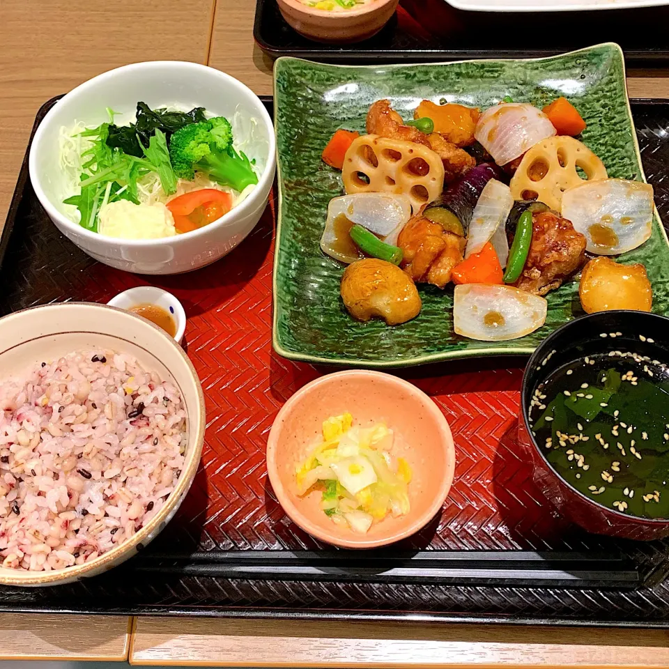 大戸屋 鶏と野菜の黒酢あんかけ定食|sakiさん