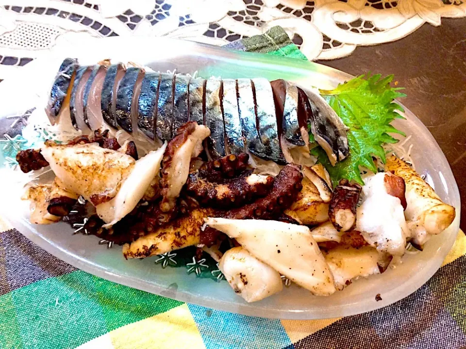 しめ鯖🐟と炙りタコ🐙のお刺身😋|アライさんさん