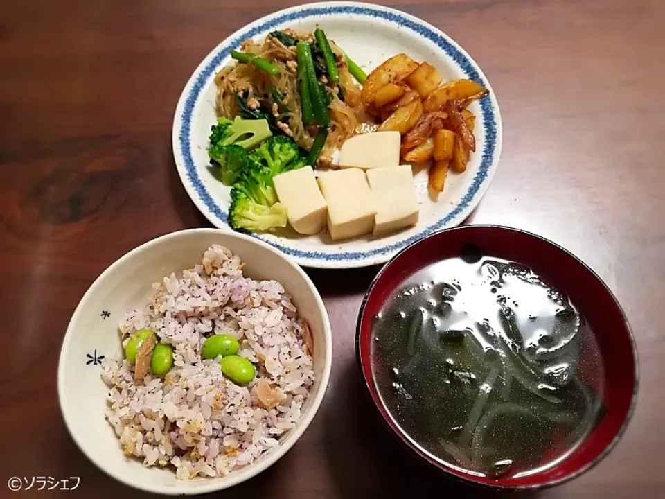 今日の晩ご飯だよ(*^^*)
★ツナゆかりご飯
★麻婆春雨
★ベーコンとじゃがいものオイスター炒め
★高野豆腐の含め煮
★玉ねぎとわかめのスープ|ソラシェフさん