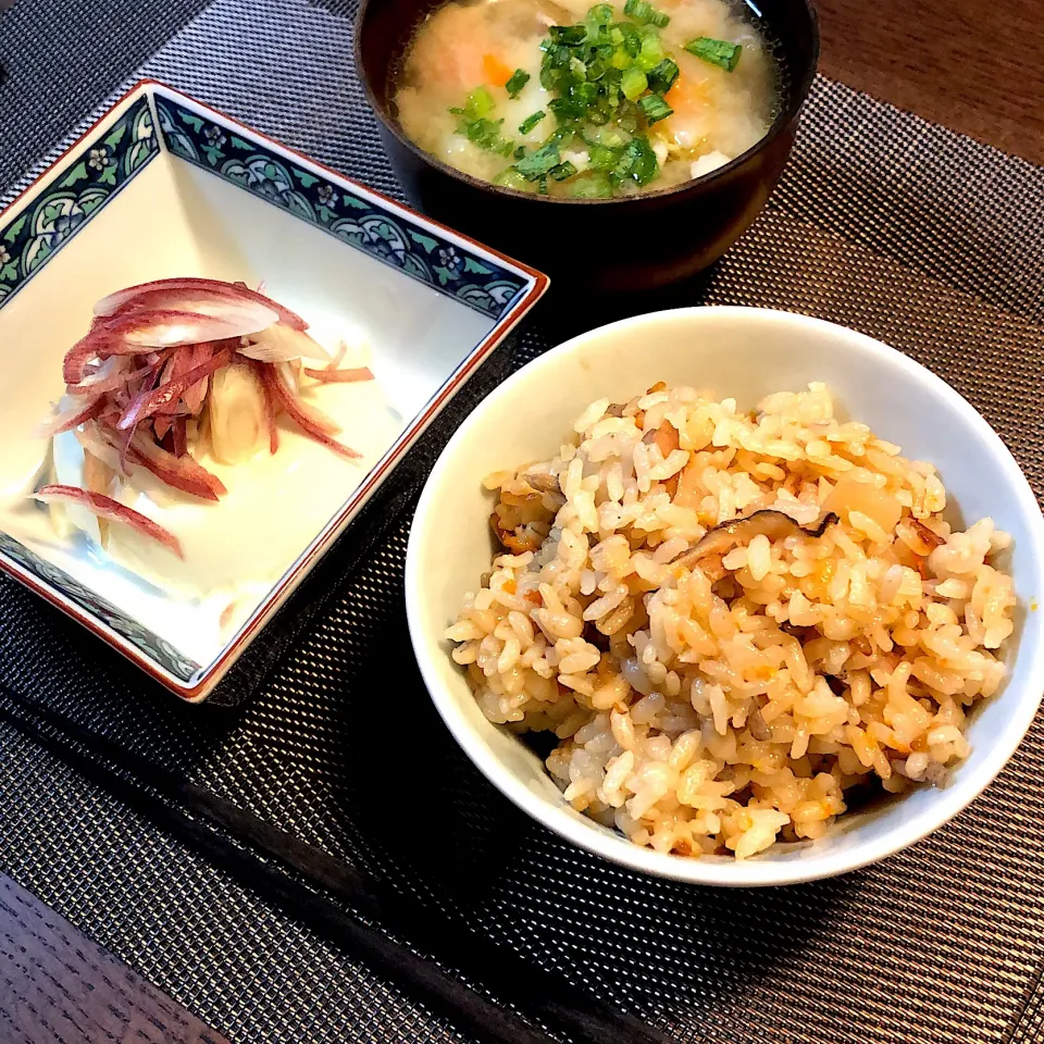 Snapdishの料理写真:地鶏釜飯の素
豚汁|モスグリーンさん