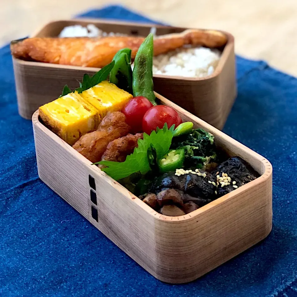 今日のお弁当 シャケ乗せご飯、椎茸の佃煮と卵焼き、鳥唐揚げ、ほうれん草のおひたし|Keiko Sakamotoさん