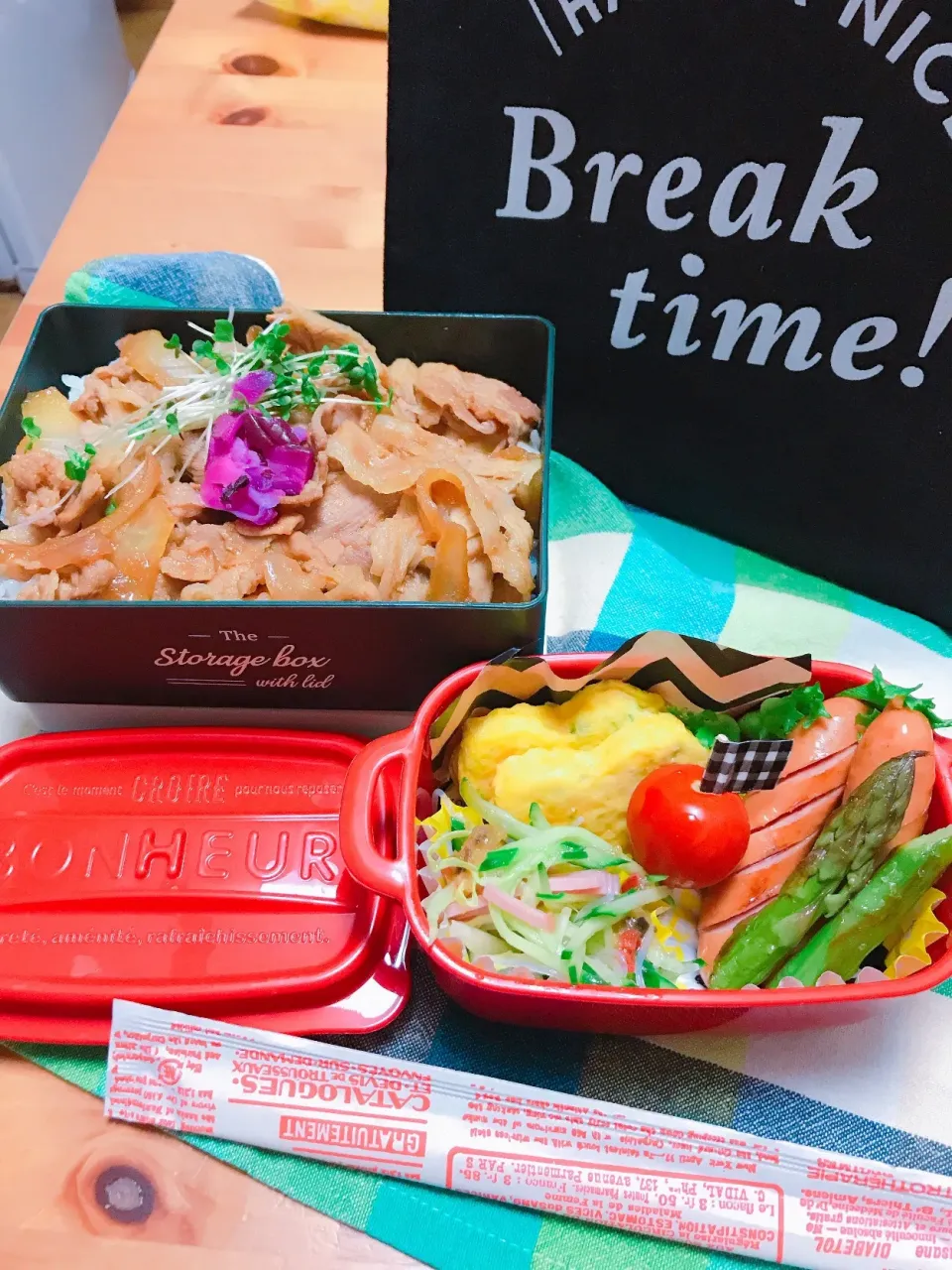 旦那さん弁当🍱

おはよう٩(*˘ ³˘)۶ᏟᎻᏌ❤

すいよ💕😊
今日も元気に頑張だよ(♥ˆ﹀ˆ*)(*ˆ﹀ˆ♥)

生姜焼き丼！|Harumiさん