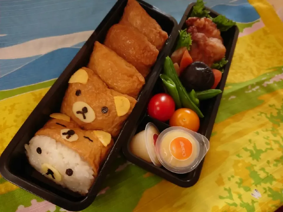 リラックマいなり寿司弁当

 唐揚げ
 筑前煮
 スナップエンドウ
 プチトマト
 フルーツゼリー

(^o^;)今日は体育祭なので浮かれてキャラ弁に挑戦しました…
リラックマちゃん コリラックマちゃん
どうか無事でありますように💦
慣れないことはもうしません😣

#お弁当記録  #高校生弁当
#リラックマいなり寿司|クロ母さんさん