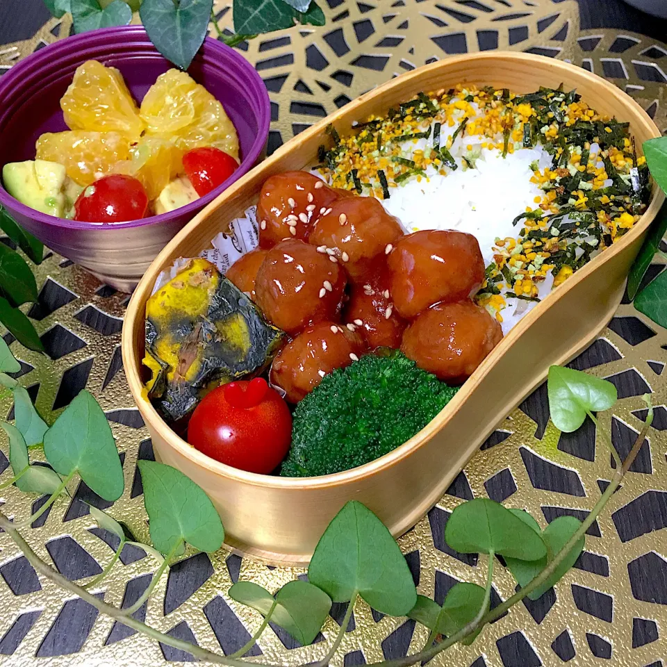 Snapdishの料理写真:2019.5.8today's  obento☆鶏肉ミートボール弁当withアボカドサラダ♪|YummyKさん