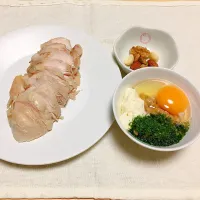 Snapdishの料理写真:ヨーグルトメーカーで低音真空調理の鶏ハム|ずっとたまごのままでいたかった。さん