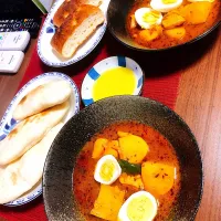 Snapdishの料理写真:スープカレー
ナン、フォカッチャ|りなさん