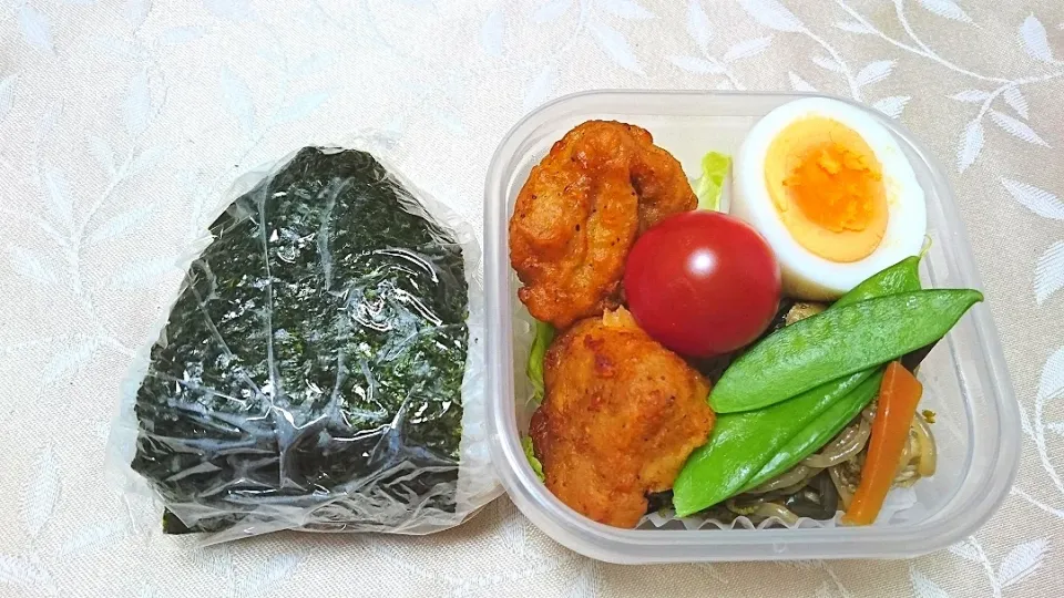 5/8の夜勤弁当
梅干しおにぎり、蕨の炒め煮など|卯月さん