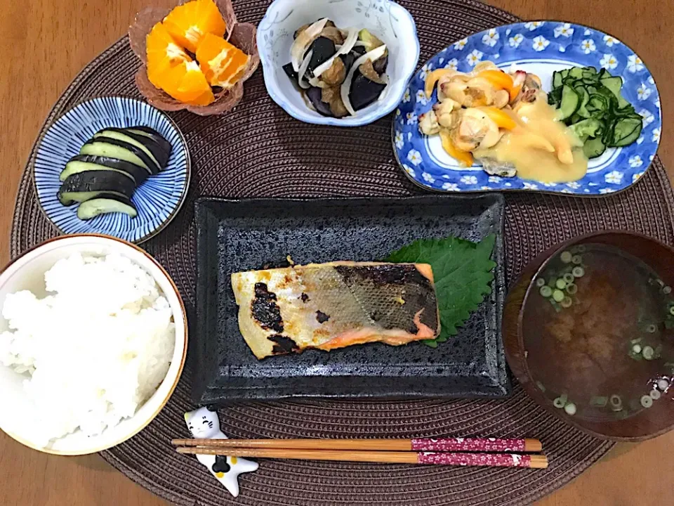 Snapdishの料理写真:鮭の西京焼き定食|ゆうかさんさん