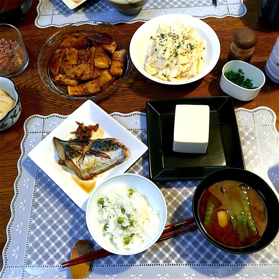 豆ごはん、さごしの煮付け、蕪胡麻マヨ、
蕪生姜焼き、冷奴、味噌汁|yakinasuさん