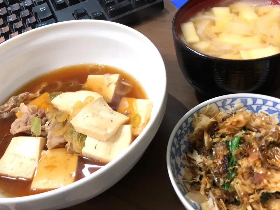 肉豆腐・ほうれん草のお浸し・ジャガイモと玉ねぎと油揚げの味噌汁|a-parkさん