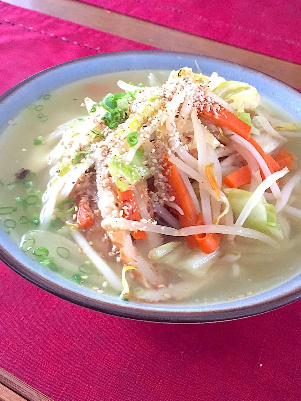 サッポロ一番塩ラーメン
野菜炒めのせ|おかちさん