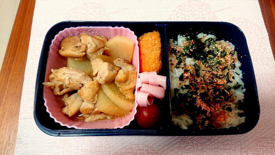 Snapdishの料理写真:とり大根🎵旦那さんお弁当🎵😊|かおるcitronさん