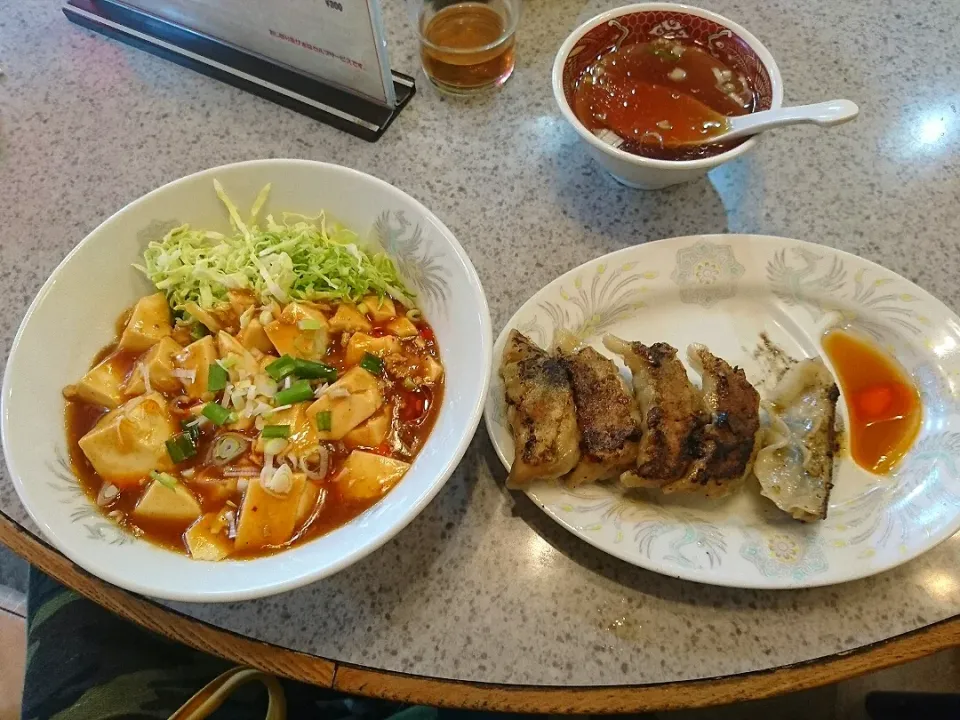 麻婆丼+餃子|まぐろさん