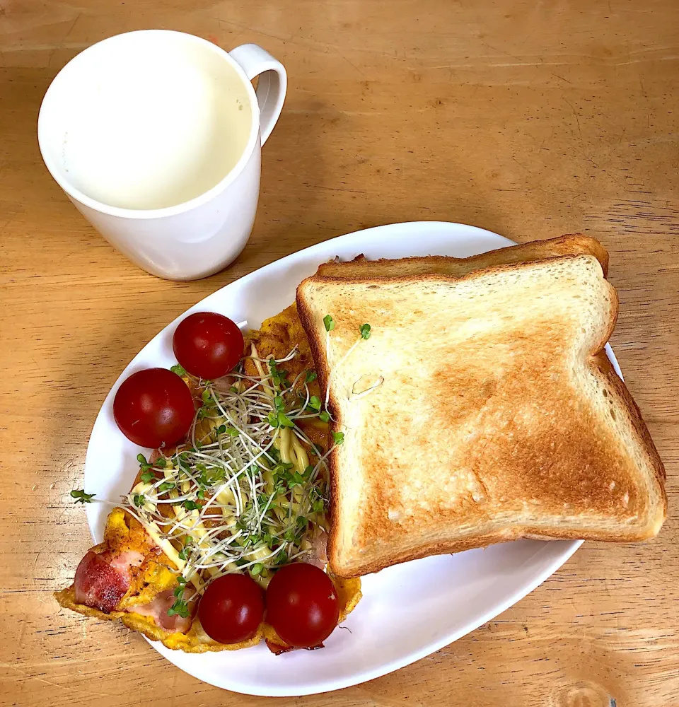 ベーコンエッグ&トースト🍅|Makokoさん