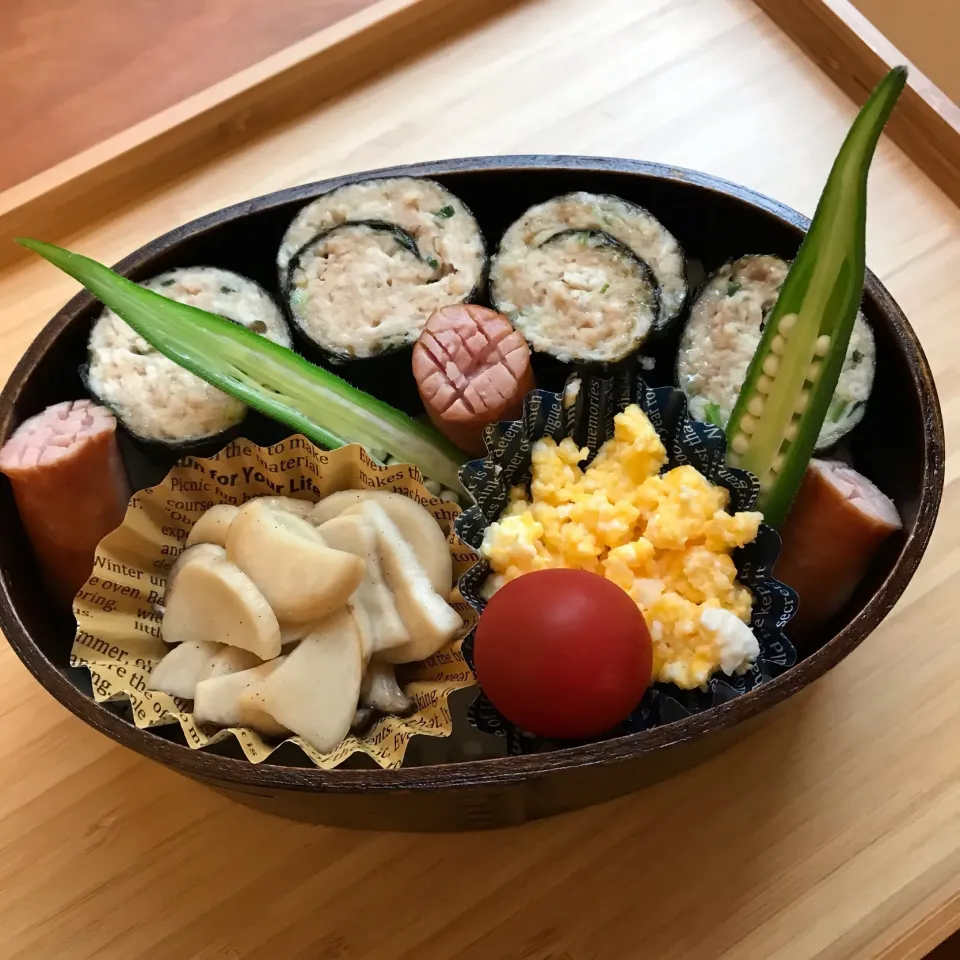 chiaki3さんの料理 🌀鳥ひき肉のくるくる海苔巻き
今日のお弁当🍱19.5.9|Lilyさん