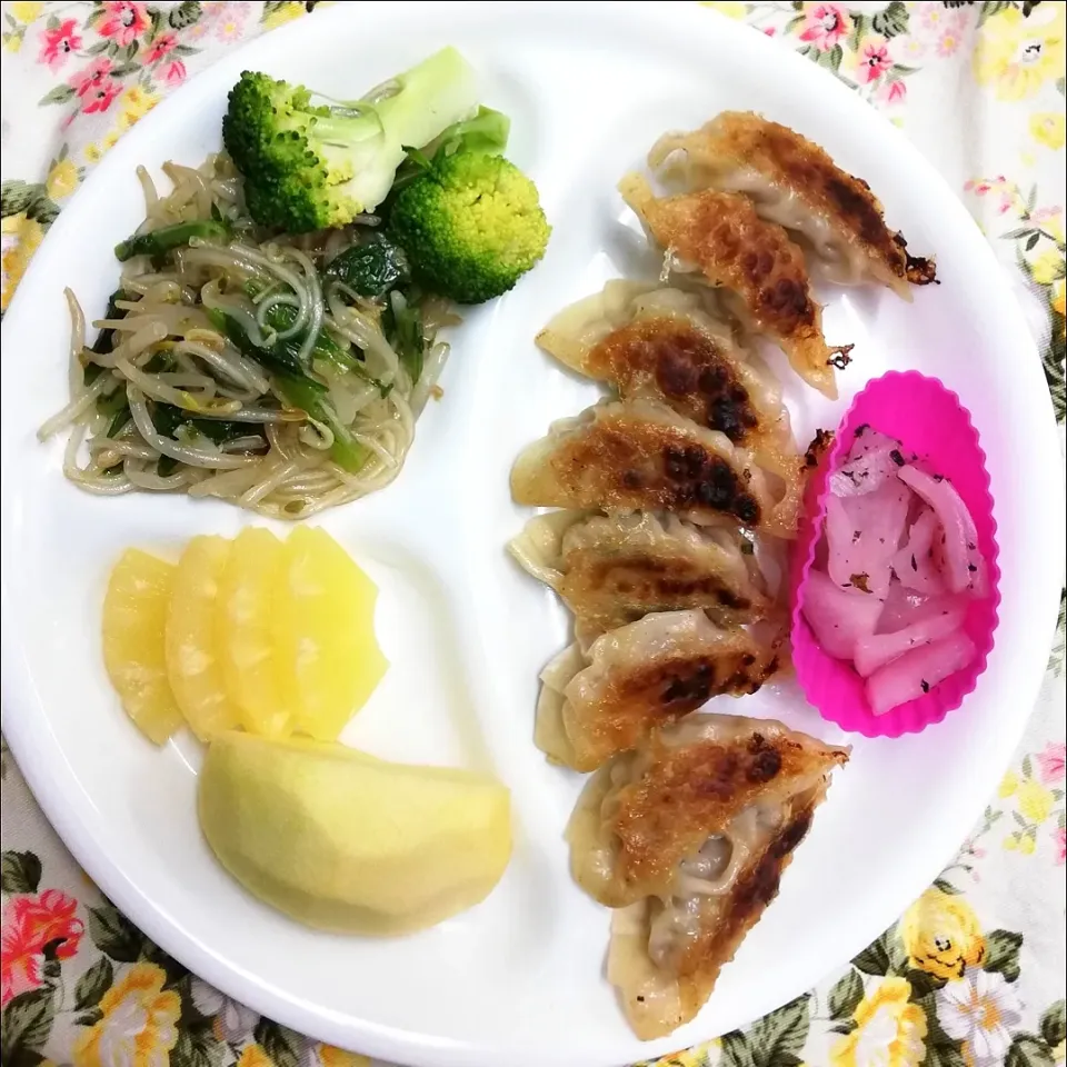 Snapdishの料理写真:5月9日夕食は4食分|PUIPUIさん