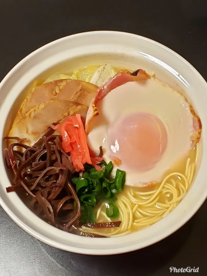 Snapdishの料理写真:豚骨醤油ラーメン|Yukiさん